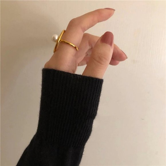 *NEW Yellow Gold Pearl Circle Adjustable Ring - Picture 5 of 7